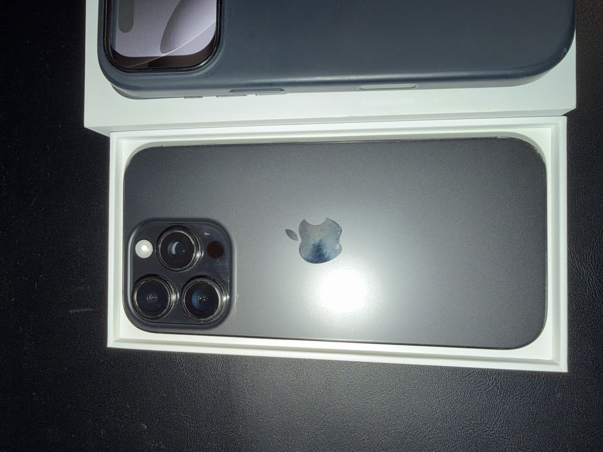 Apple Portables: Iphone 16 Pro 256gb + Hülle – D'occasion à Bäch SZ par cg77 5