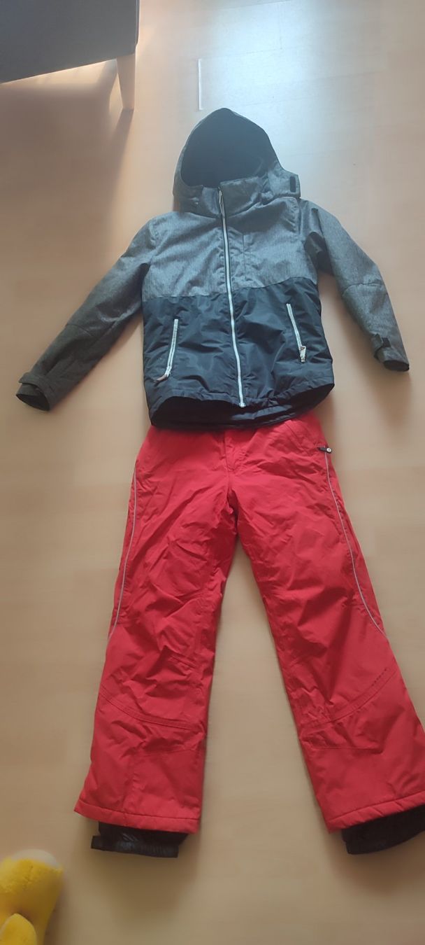 Ensembles: Ski Anzug große 152 – D'occasion à Tagelswangen par son_z88g