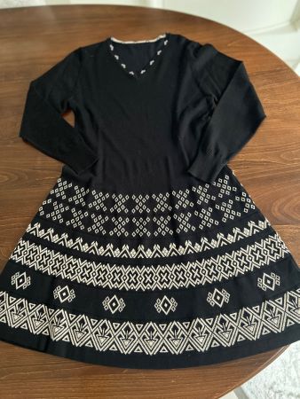 Schönes Strickkleid mit Muster, Gr. 36/38
