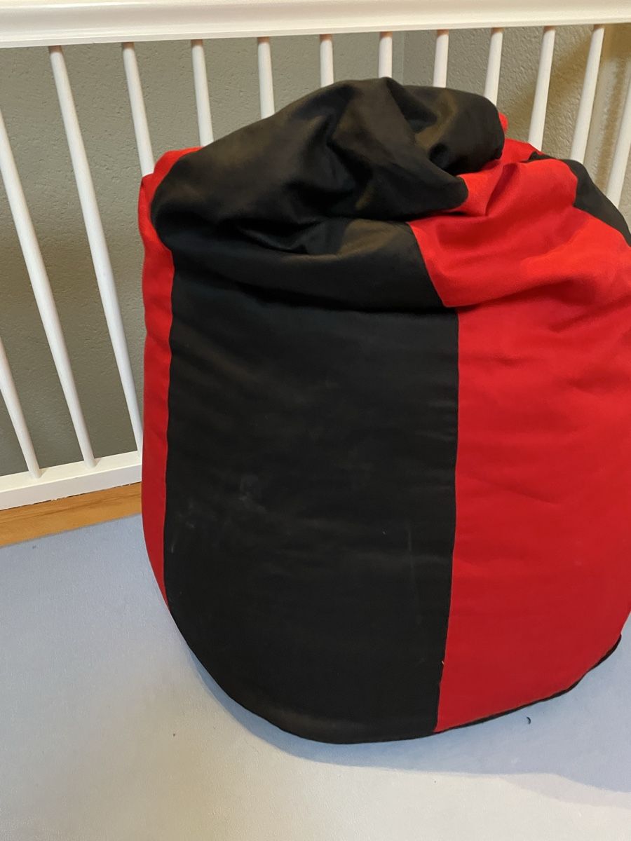 Cuscini: Sitzsack schwarz/rot – Usato da Wiesendangen venduto da loriso 1