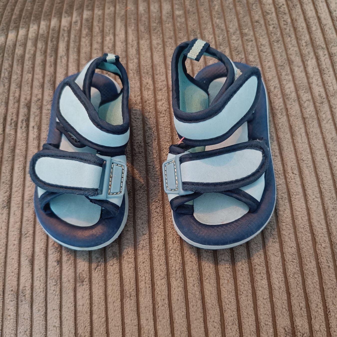 Chaussures garçon: Sandalen Grösse 20 – D'occasion à Jaberg par urig17.