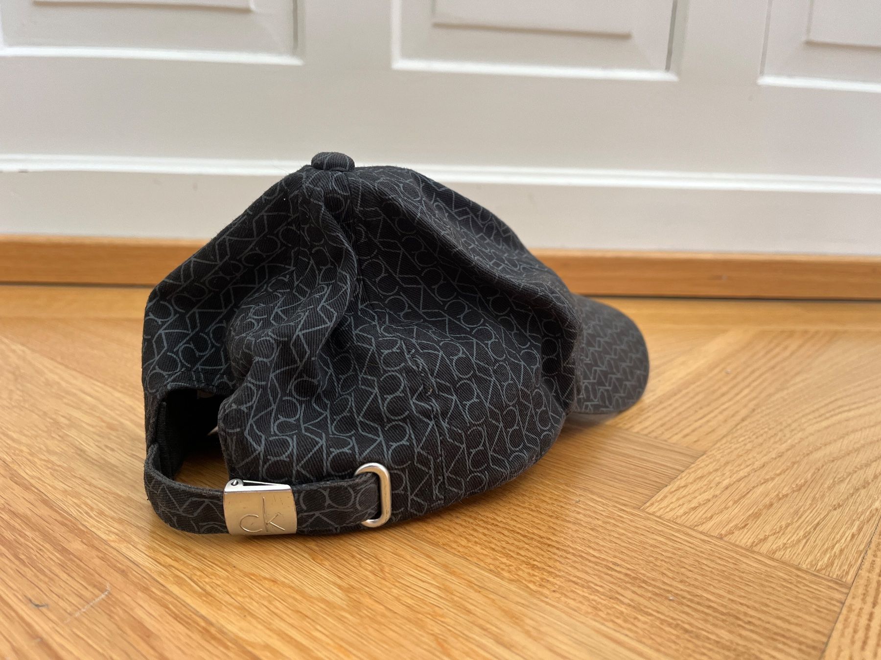 Calvin Klein Copricapi, berretti & cappellini: Calvin Klein Cap schwarz Logo Allover original – Usato da Zürich venduto da bretxo 2