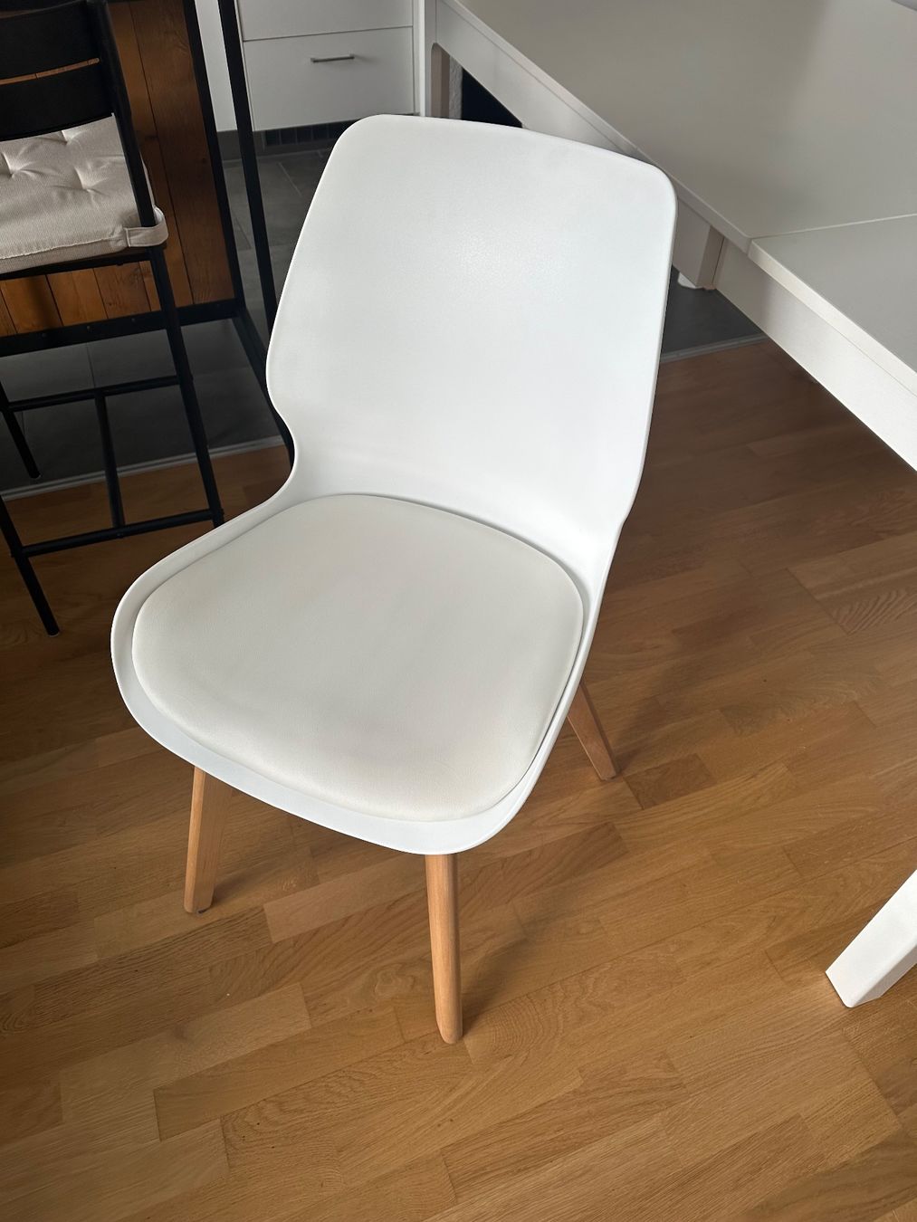 Ikea Set de table et chaises: Ausziehtisch + 6x Stuhl – D'occasion à Dübendorf par mee_l57n 3