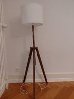 stehlampe IKEA mit weissem Schirm