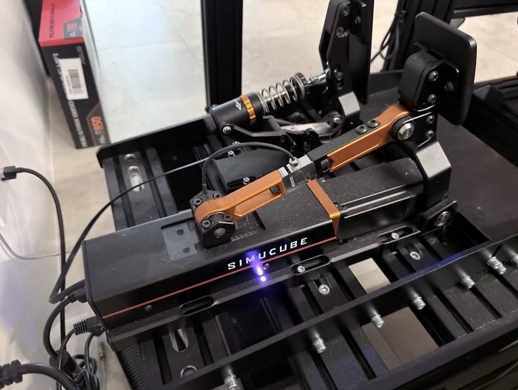 Controller: Simucube ActivePedal Ultimate + Throttle + Baseplate – Usato da Stabio venduto da cmarsili 4