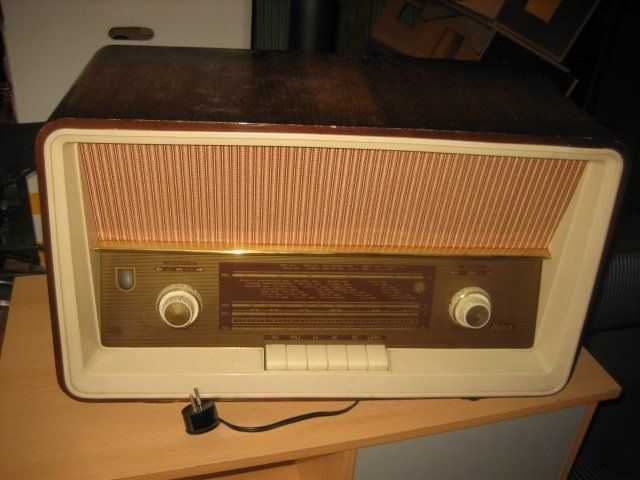 Radio: Röhrenradio, Pécs M3 Rundfunkempfängere – Usato da Winterthur venduto da pf02 1