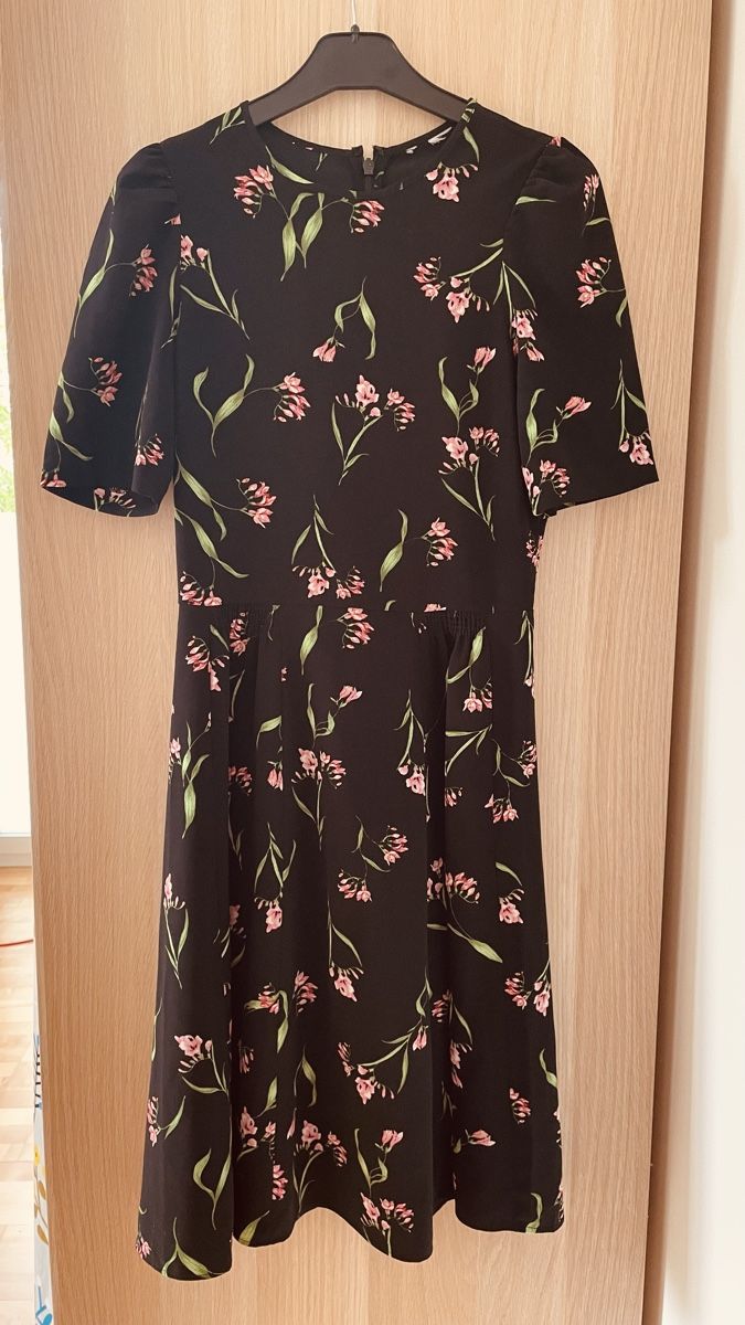 Kleider: Robe noire fleurie – Gebraucht aus Liebefeld von fuoco-e-fiamma