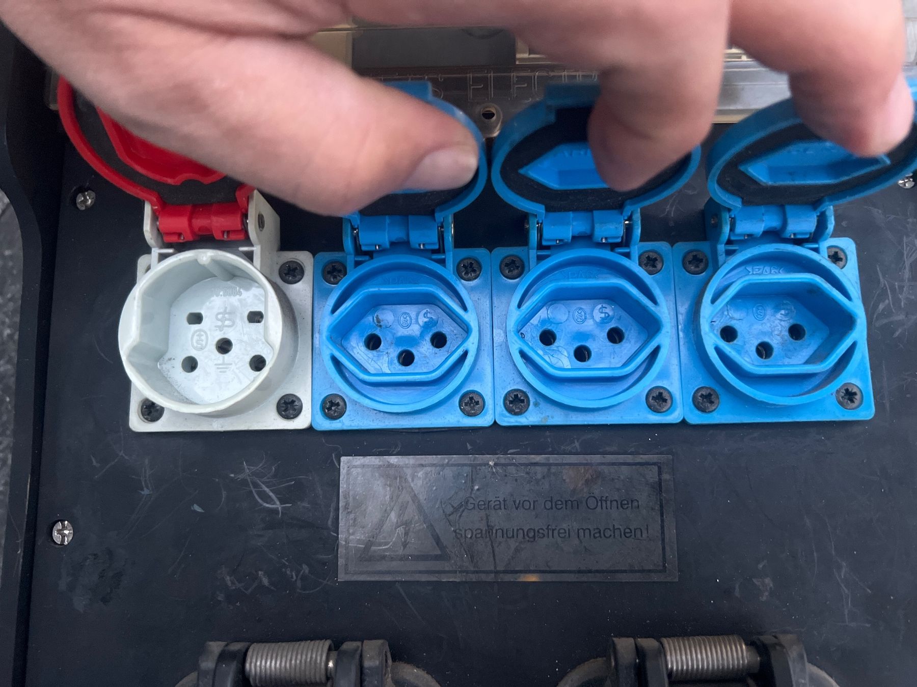Alimentation électrique: Elektroverteiler Baustelle (alte starkstromstecker!) – D'occasion à Egg b. Zürich par SwissTradingAgency 2