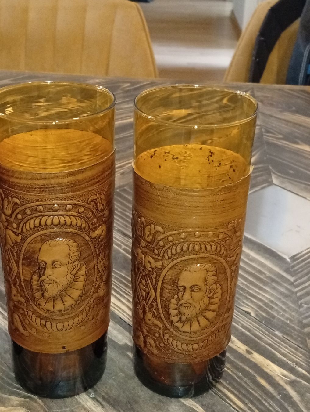 Gläser: bernsteinfarbene Highball-Gläser aus den 1960er oder 1970er. – Gebraucht aus Engelburg von CH.Me 4