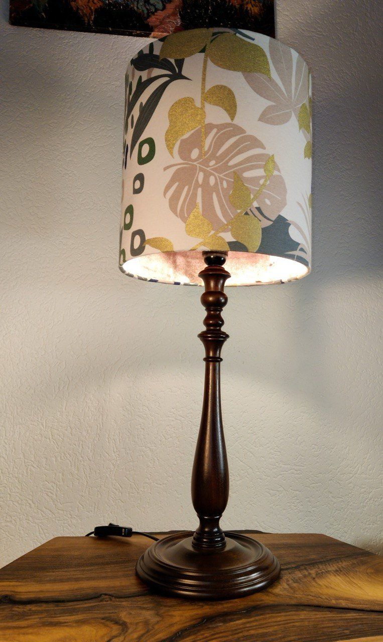 Lampade: Elegante Tischlampe mit Holzfus – Nuovo (secondo la descrizione) da St. Gallen venduto da rin_n6tv 2