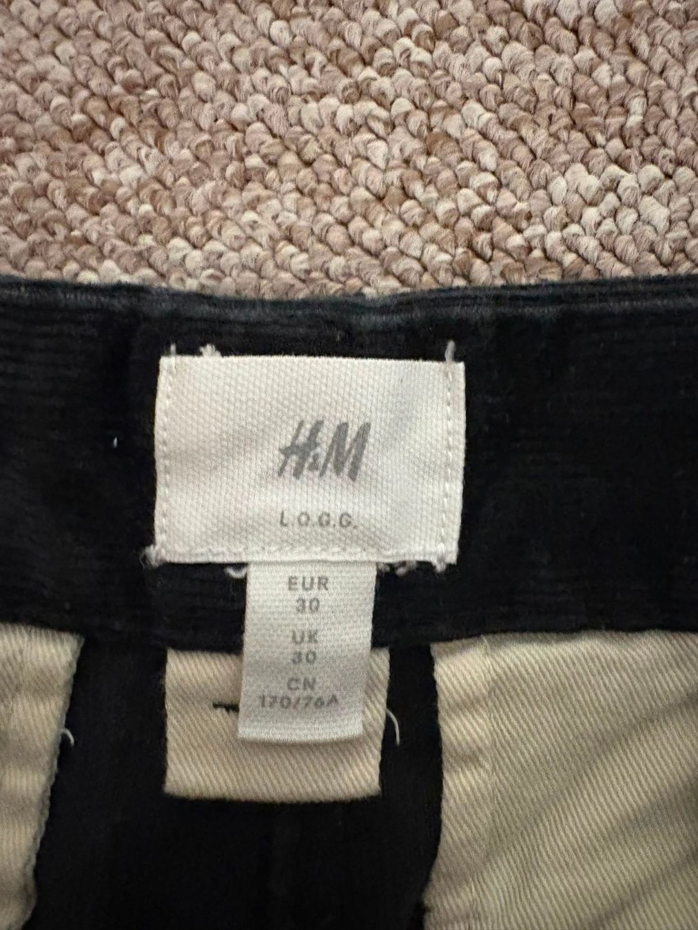 H&M Pantaloni: Hose Kort h&m – Usato da Adliswil venduto da thiago1995 2