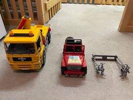 Spielzeug Abschleppwagen mit Jeep und Zubehör guter Zustand