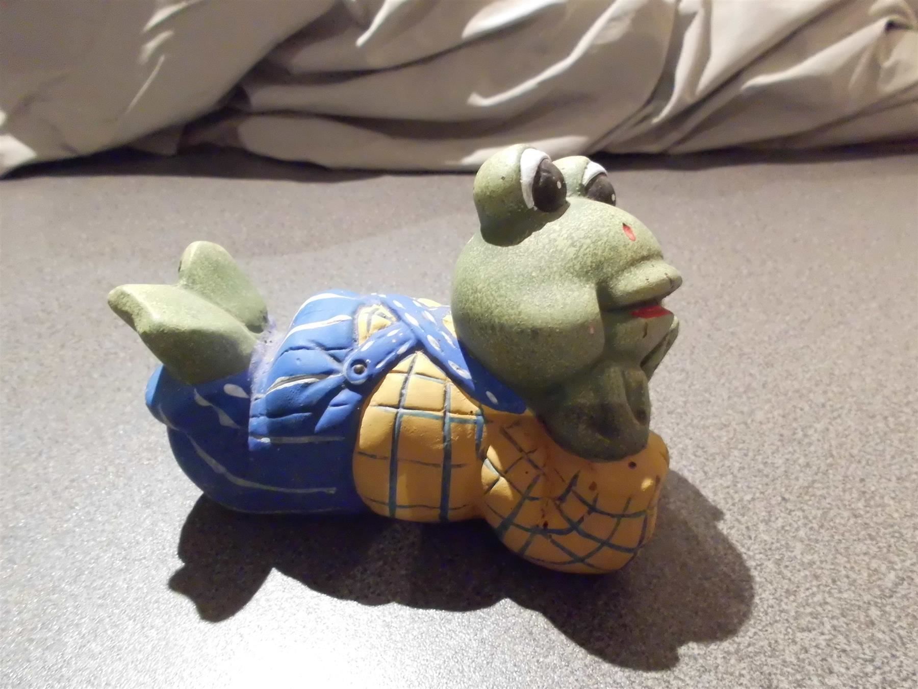 Figurines: Frosch auf den Armen aufstützend, Oberte – D'occasion à Zürich par abraxas1291 1