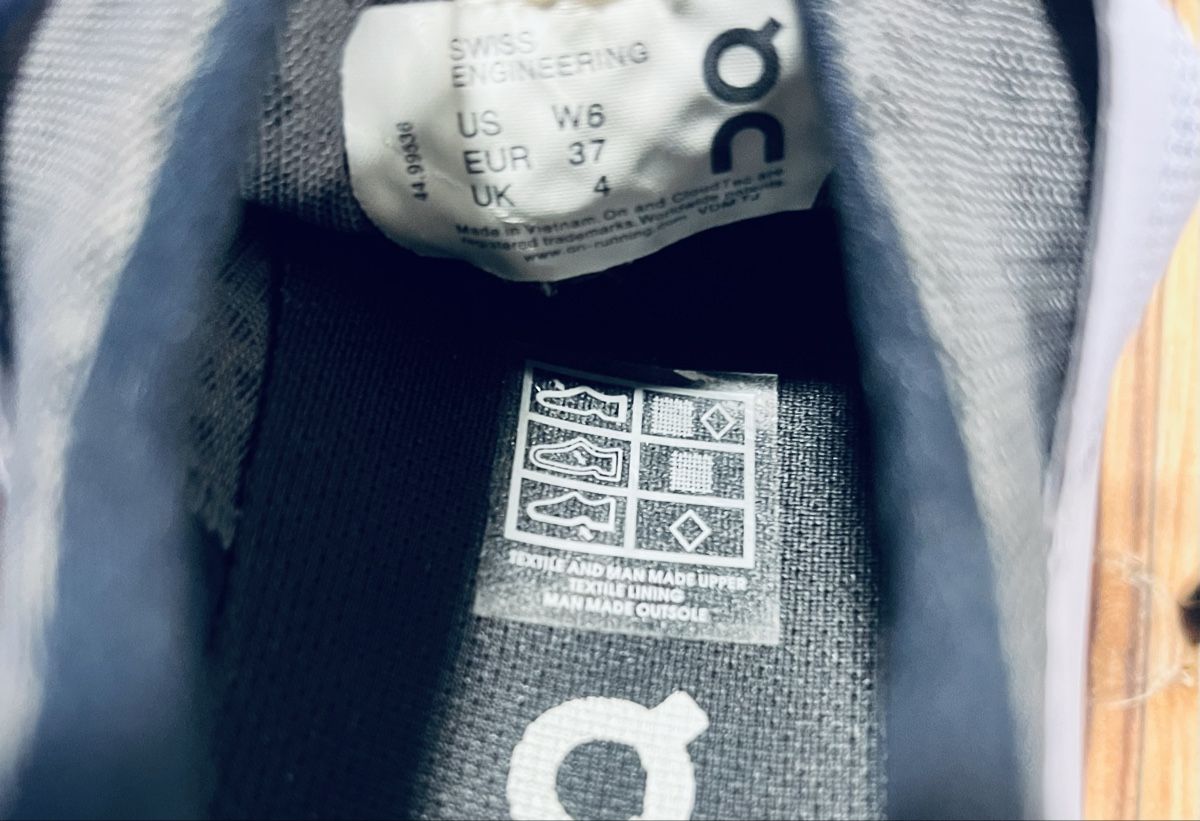 On Scarpe da donna: On Cloud Laufschuhe, violett, Gr. 37 Top! – Usato da Scuol venduto da ricos81 6