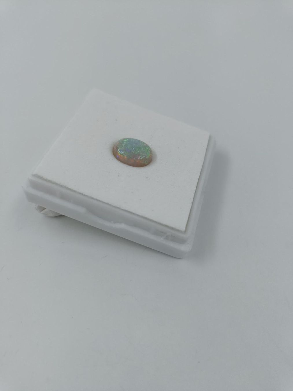 Pietre preziose: 1 WEISSER OPAL CABOCHON 7.34 CT. – Usato da Luzern venduto da EdiGem 2
