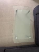 Glas-Tisch geschwungen matt - Sofatisch - Stubentisch - 