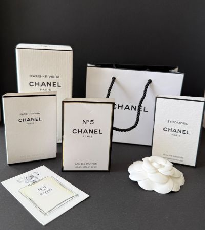 CHANEL - Parfumminis  Papiertasche Kamelie Geschenksband
