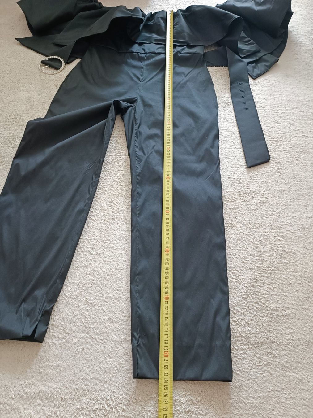 Zara Tute: Schwarzer Rüschenoverall von Zara. Größe XL – Nuovo (secondo la descrizione) da Wallisellen venduto da C_DM 5
