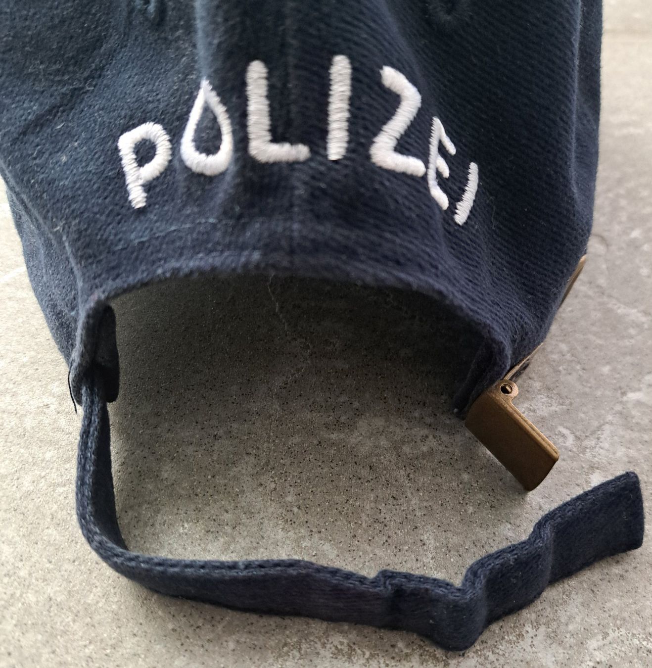 Copricapi, berretti & cappellini: 1 Polizei-Wintermütze / 1 Polizei Cap – Usato da Bellikon venduto da cebas23 8