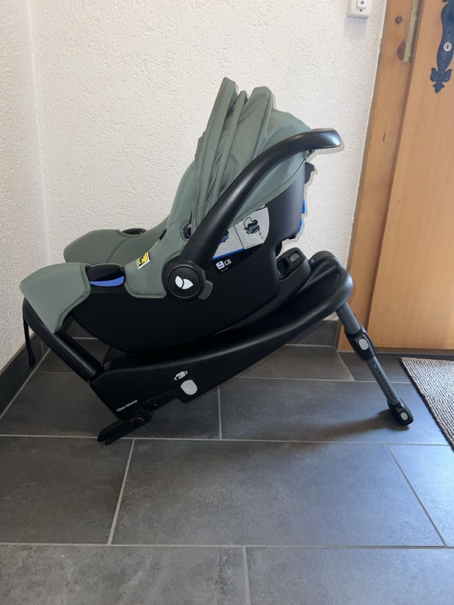 Joie Seggiolini per auto: Joie Babyschale I-Snug mit Isofix Base – Usato da Wilderswil venduto da StefLeSherif