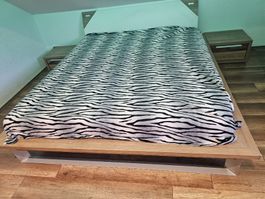 Hochwertiges Doppelbett 180 × 200 cm