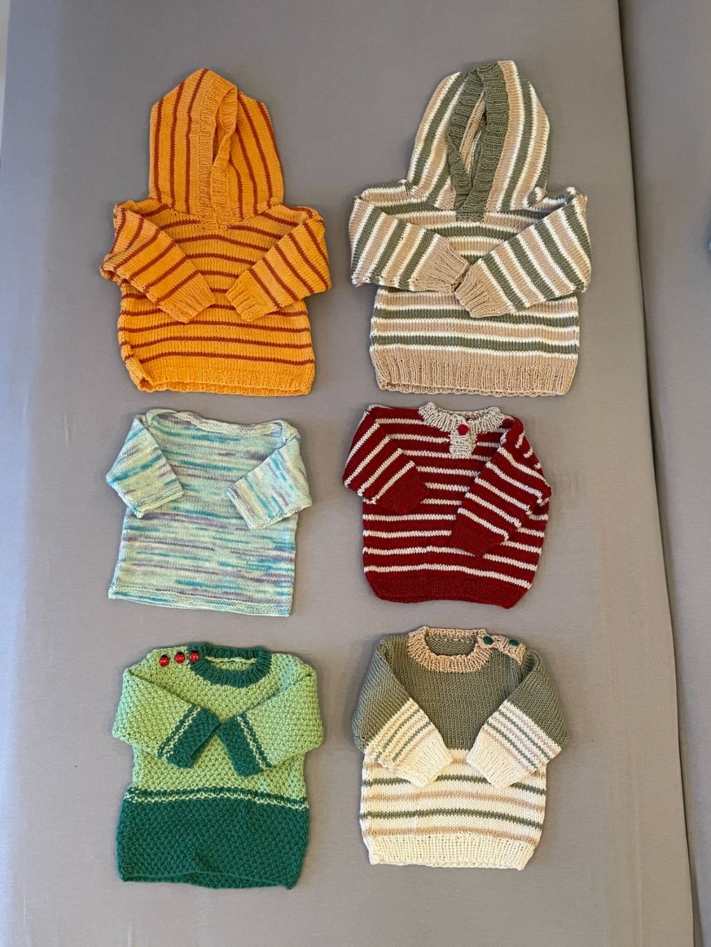 Lotti & Set di vestiti: Gestrickte Babykleider – Usato da Umiken venduto da Freundschaft 5