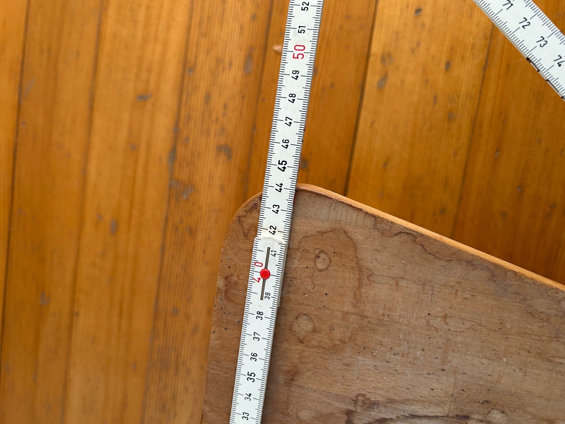 Tavoli: Tisch  3 Beiniges Holztischchen – Usato da Aarau venduto da Tanichtis01 5