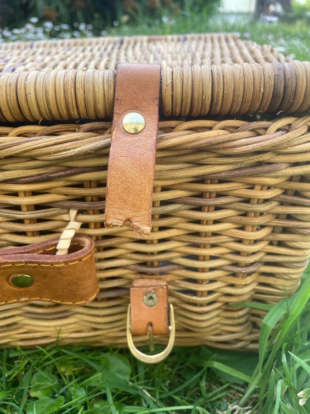 Sonstiges für Haushalt & Wohnen: Picknickkorb mit Geschirr und Besteck – Gebraucht aus Murten von kel_6w8s 4