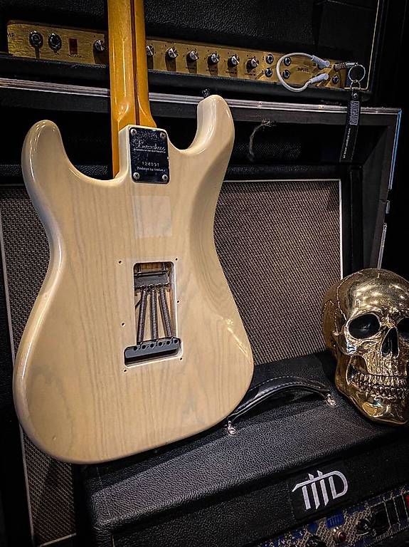 Strumenti musicali: Stratocaster Bacchus produced by headway – Usato da Montreux venduto da Alligator-AMPS 3