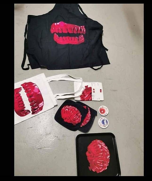 Schürzen: Schürze, Handschuhe etc. Küchenutensilien Set – Neu (gemäss Beschreibung) aus Dübendorf von Me_sa