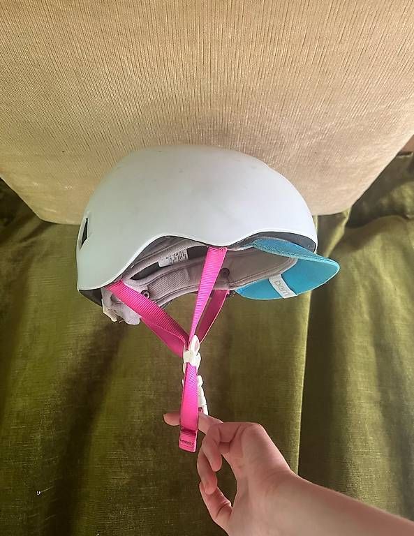Helme: Helm Kinder Marke "Bern", weiss/pink/türkis – Gebraucht aus Ins von momomodge 2