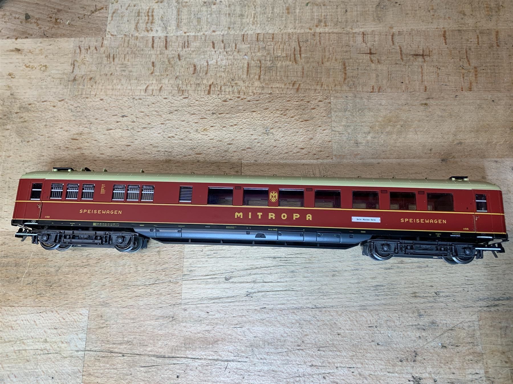 Trix Modellini di ferrovie: Trix 23350 Speisewagen Mitropa – Usato da Hauterive NE venduto da eriamch 2