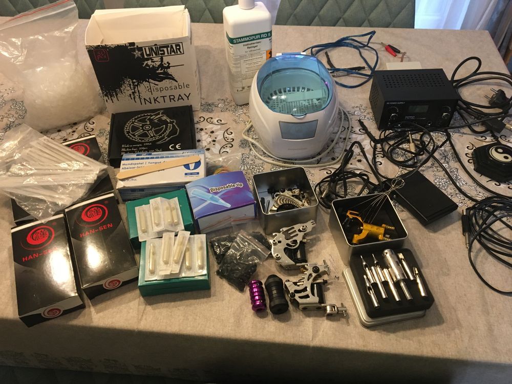 Tattoo Ink Cups 100 Stück – Mikroblading Pigmentbecher, Kunststoff, Stehend, Größe M Oder L
