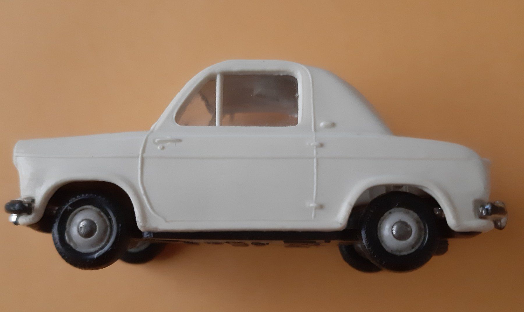 Norev Modellini d'auto: Norev No.18 VESPA 400 Piaggio – Usato da Schenkon venduto da Elbarto007 1