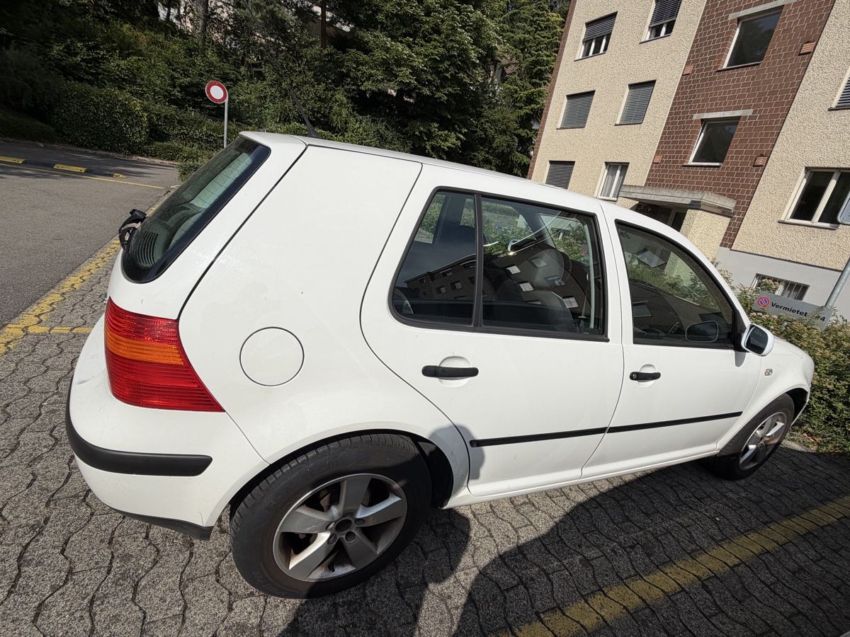 VW Autos: VW Golf Bora weiss 2002 – D'occasion à Uster par mor_r77t 1