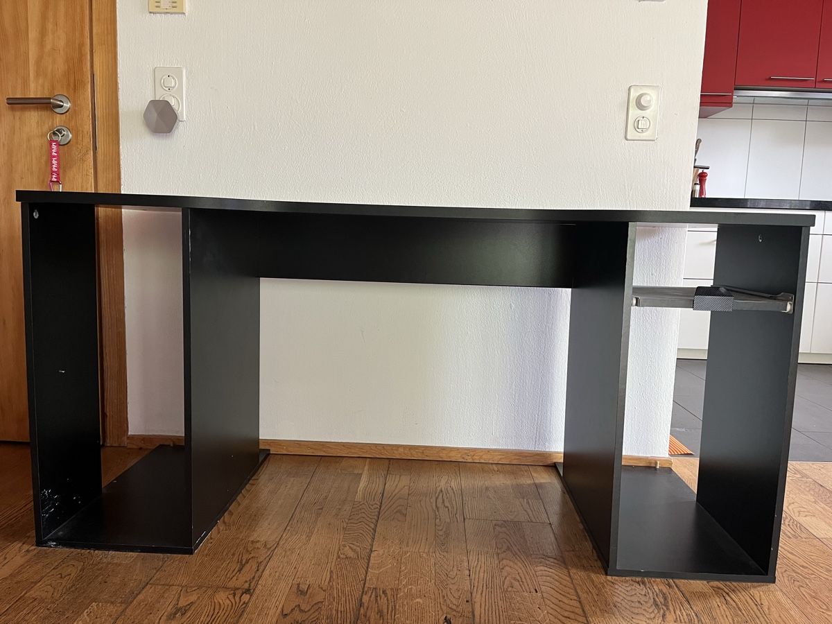 Schreibtische: Schreibtisch  – Gebraucht aus Fidaz von Tinpign