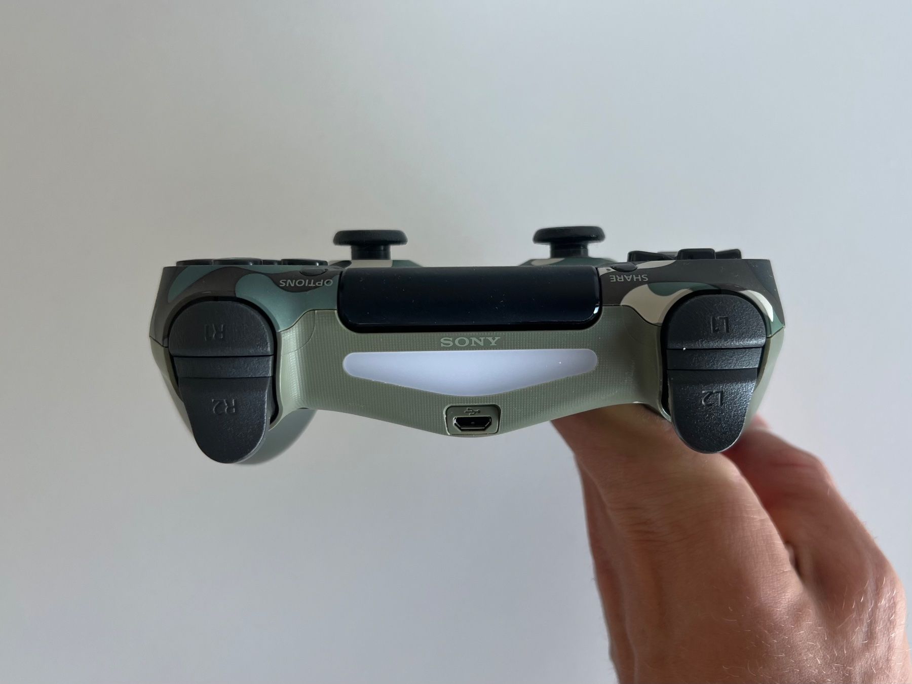 Sony Konsolen: Sony PlayStation 4 Slim inkl. 2 Controller, Headset, Spiele – Gebraucht aus Winterthur von Loic8472 3