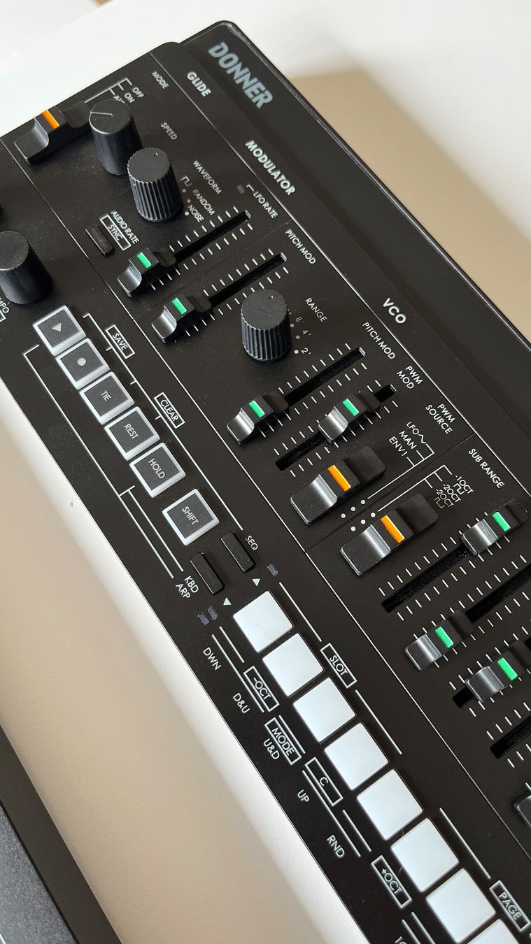 Instruments de musique: Donner L1 + KB32M - SH101 Clone Synth – Neuf (Voir description) à Basel par CBassReflex 2
