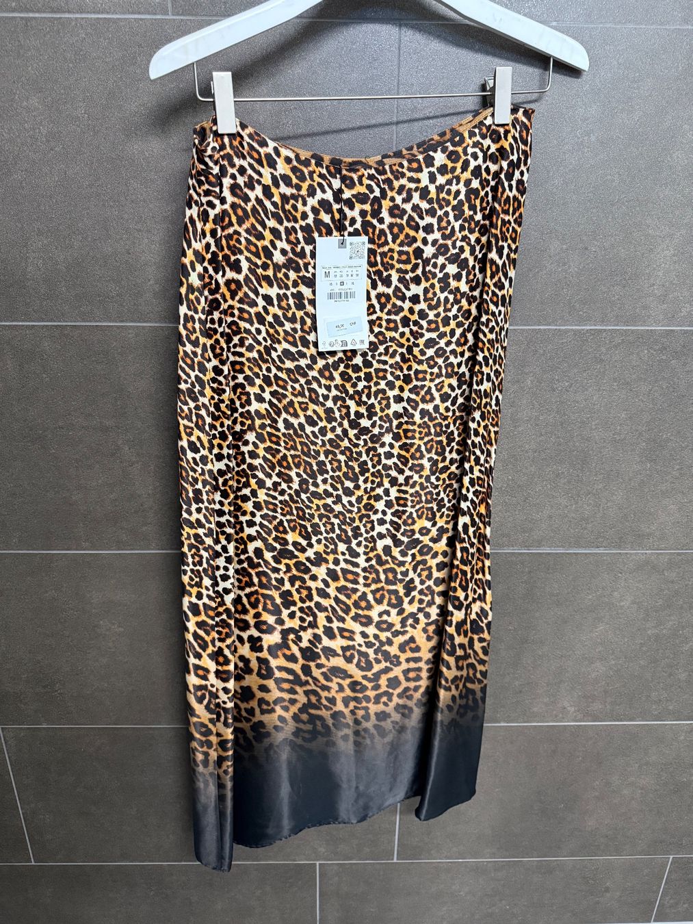 Zara Gonne: Zara leopard slip skirt neu M – Nuovo e nell'imballaggio originale da Steinhausen venduto da Alise