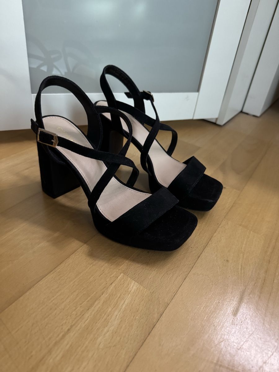 Scarpe da donna: Catwalk Schuhe Schwarz Gr. 38 – Usato da Marbach SG venduto da Noelia.La