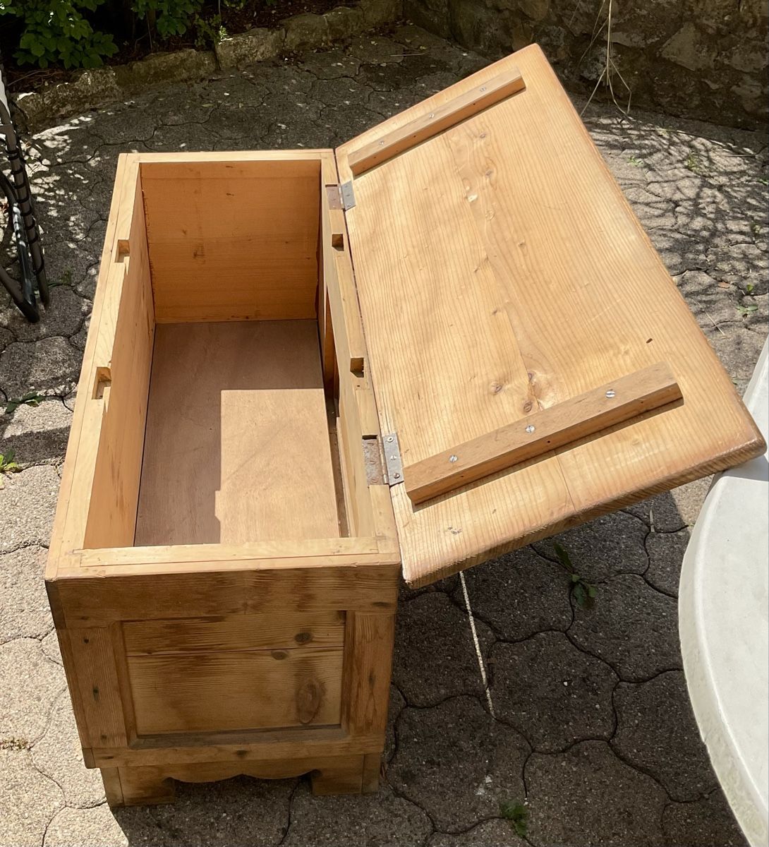Truhen: Rustikale Truhe aus Holz, Vintage Look – Gebraucht aus Endingen von nathan05 4