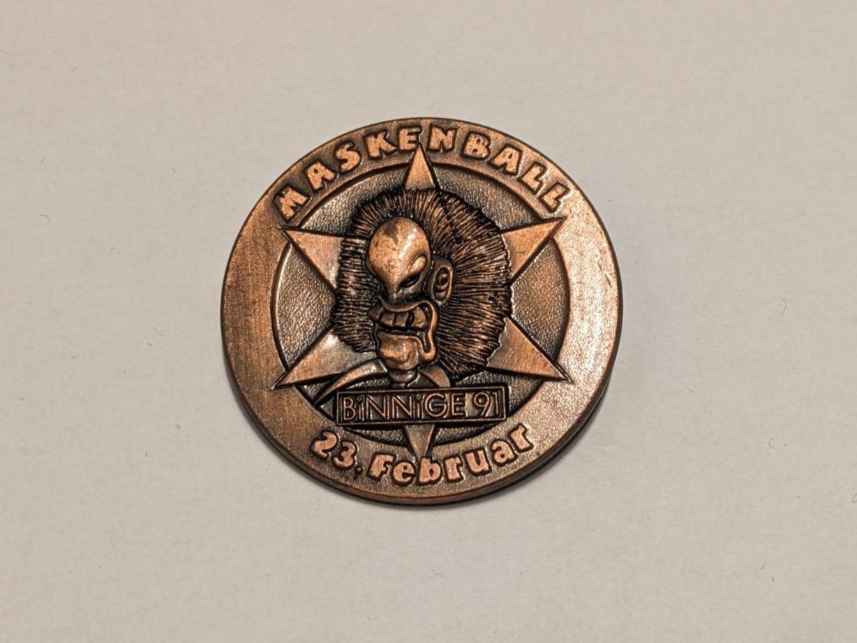Plaketten & Abzeichen: Plakette Binningen Maskenball 1991 – Gebraucht aus Liestal von tonic 1