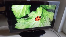 Samsung Series 6 Full HD LCD TV (32 Zoll)