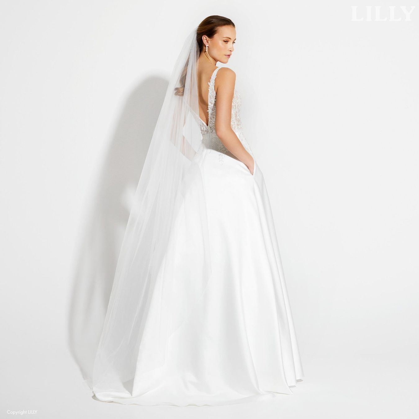 Kleider: Secondhand Brautkleid von Lilly, Grösse 40 – Gebraucht aus Brunnen von Herzig-Brautmode 1