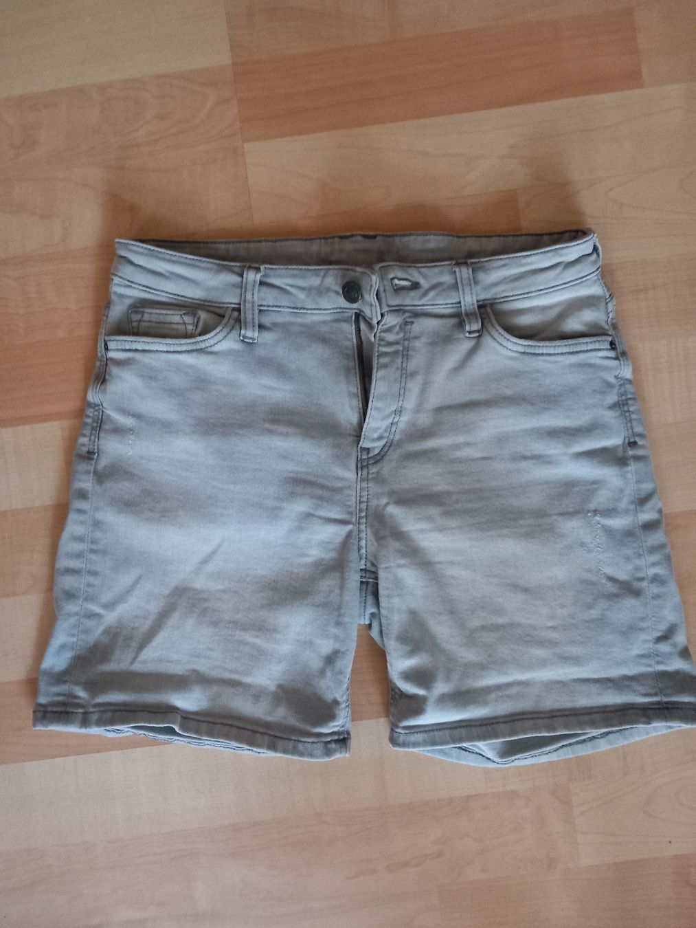 Esprit Jeans: Jeans Shorts grau, ESPRIT, Gr. 28 – Usato da Wanzwil venduto da lonelybeachhouse 1