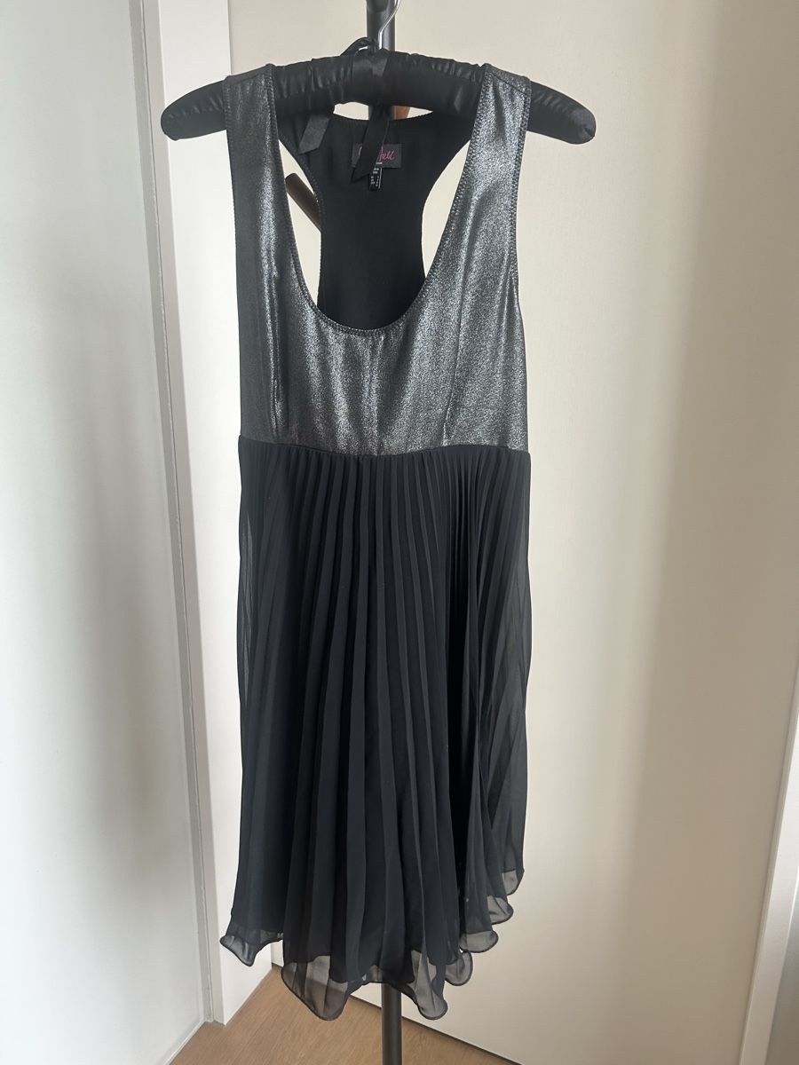 Vestiti: Cocktail Kleid mit dezentem Glanzstoff – Usato da Arbon venduto da Bulgari2011