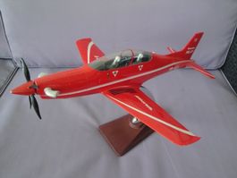 Avion PILATUS PC 21 Suisse en métal, avec hélice et socle
