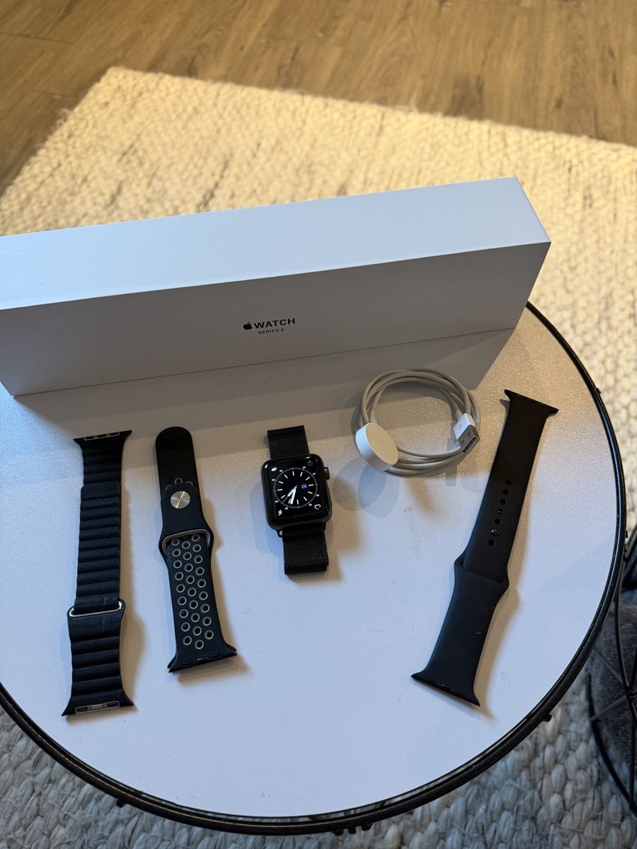Apple Smartwatch: Apple Watch Série 3 42mm – Gebraucht aus Montagny-les-Monts von Leo.Geni