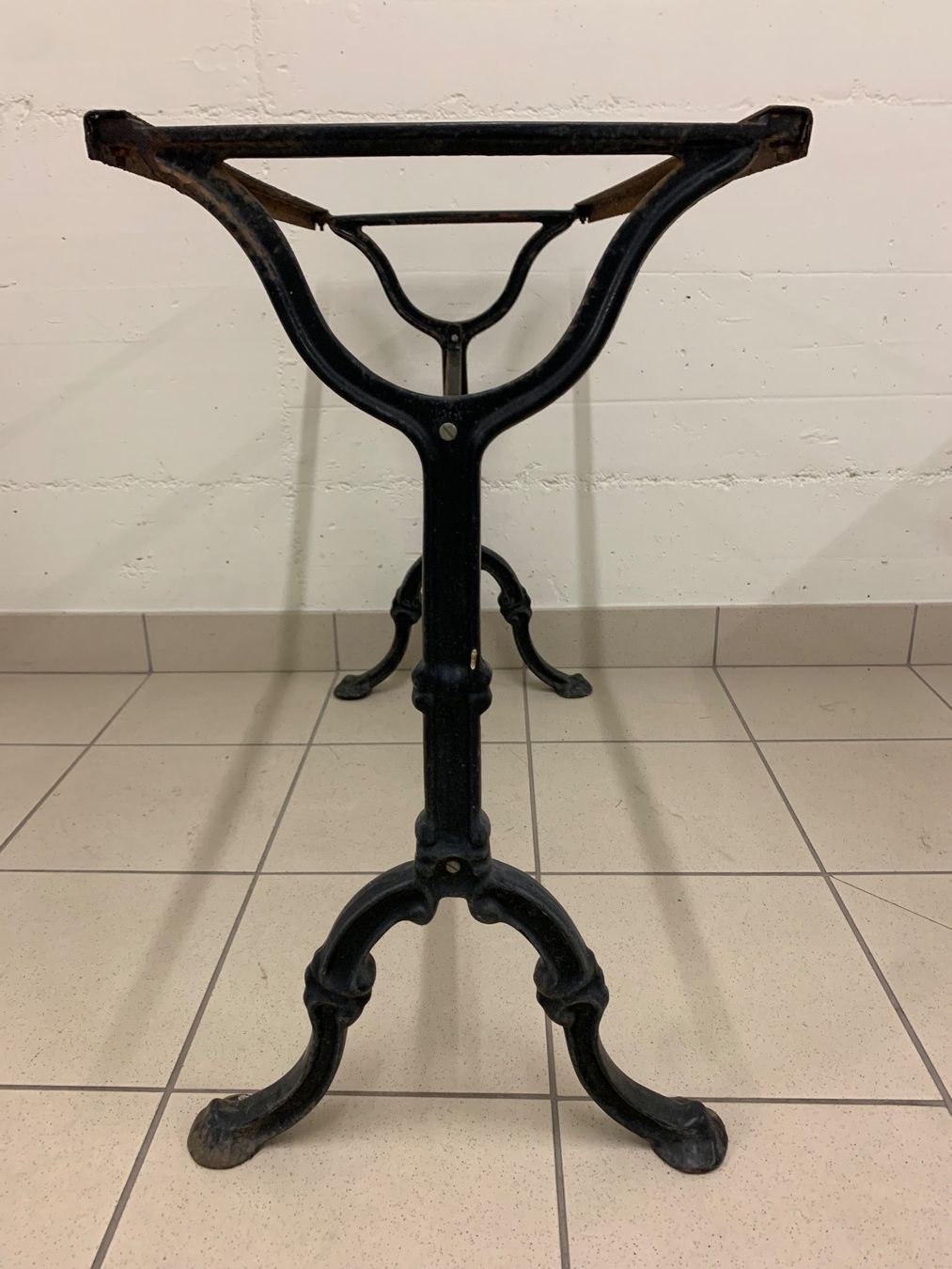 Altri mobili: Pieds de table en fonte. – Usato da Vessy venduto da Panpan2 3