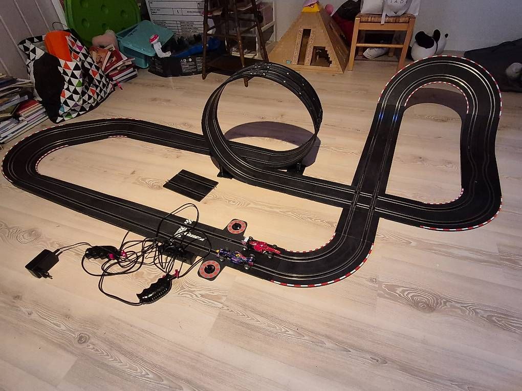 Carrera Spielzeuge: Circuit 24 Carrerra GO – Gebraucht aus Lausanne 25 von Dechipre 1
